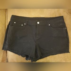 Woman's shorts, frayed "Daisy Duke" style. Size 22, NEW WO TAGS